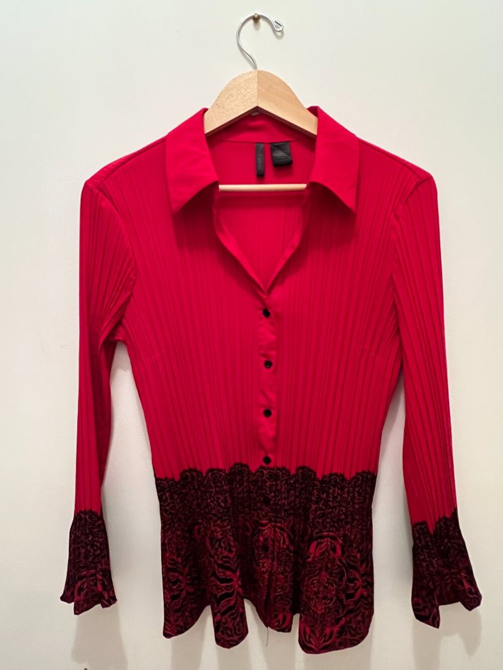 Nue Options Red Pleated Paisley Button Down Top – Flare Sleeve – Size L